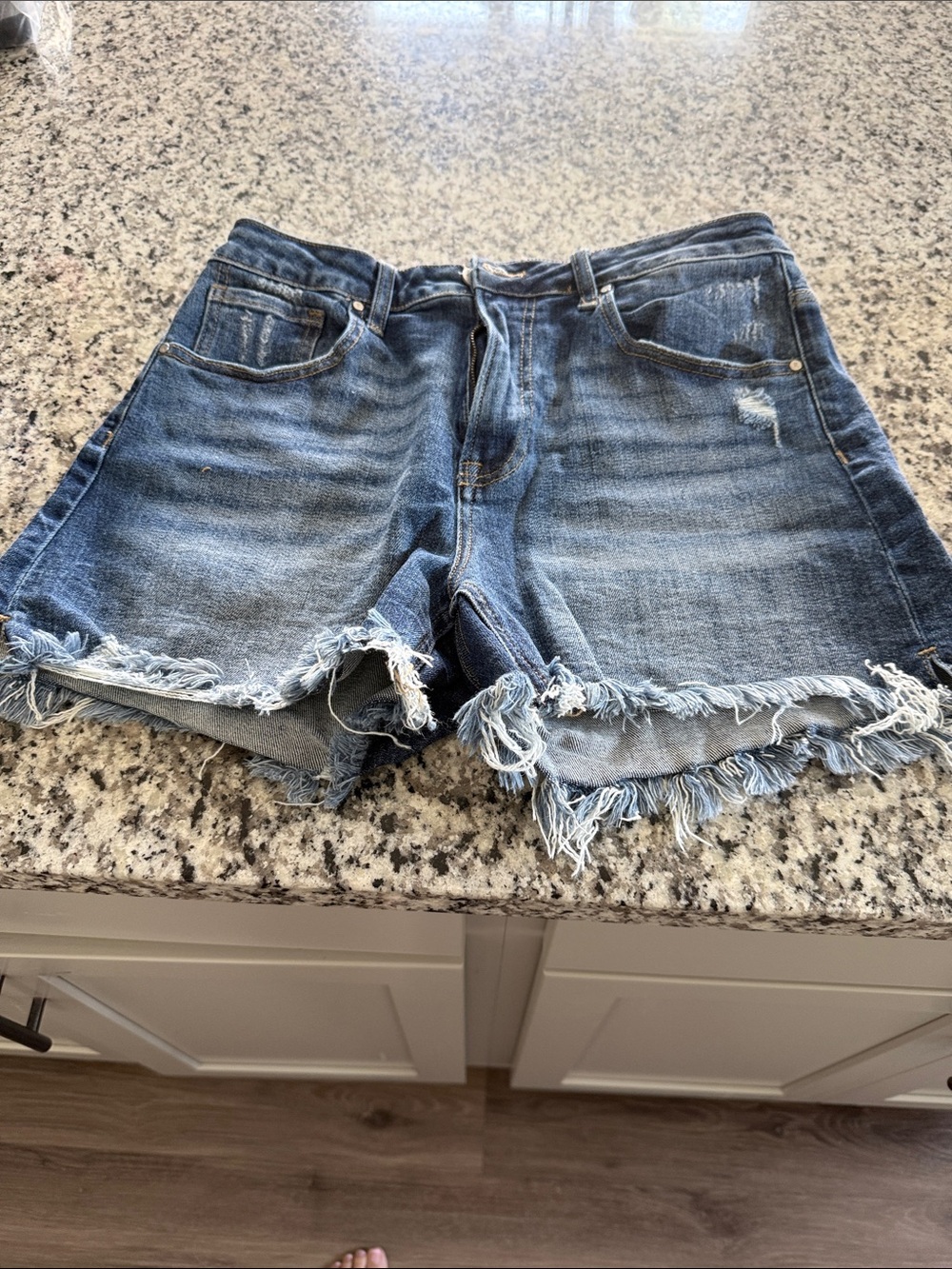Frayed Hem High-Waist Denim Shorts - Blue